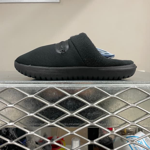 나이키 버로우 슬리퍼 블랙 메탈릭 실버 250