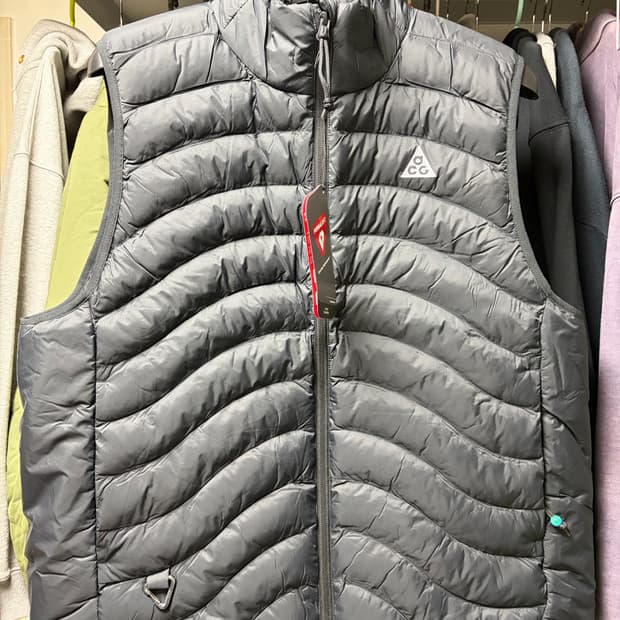 나이키 라바플로우 베스트 L사이즈 팝니다