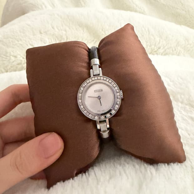 코치 뱅글 시계
