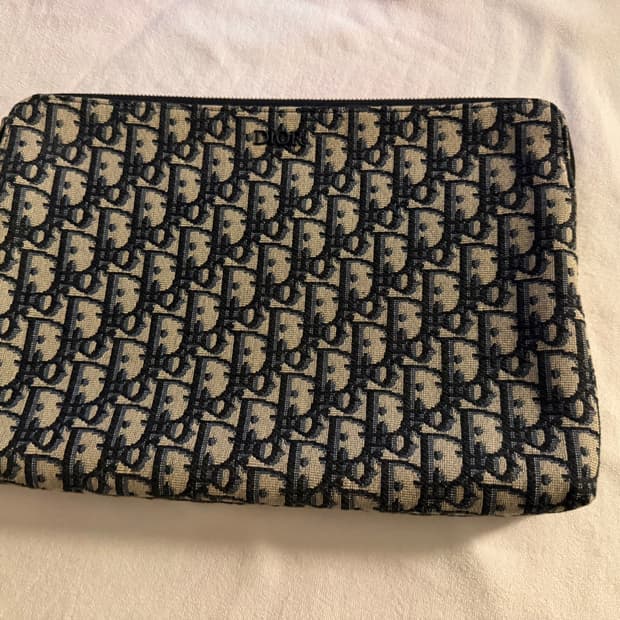 디올 오블리크 클러치