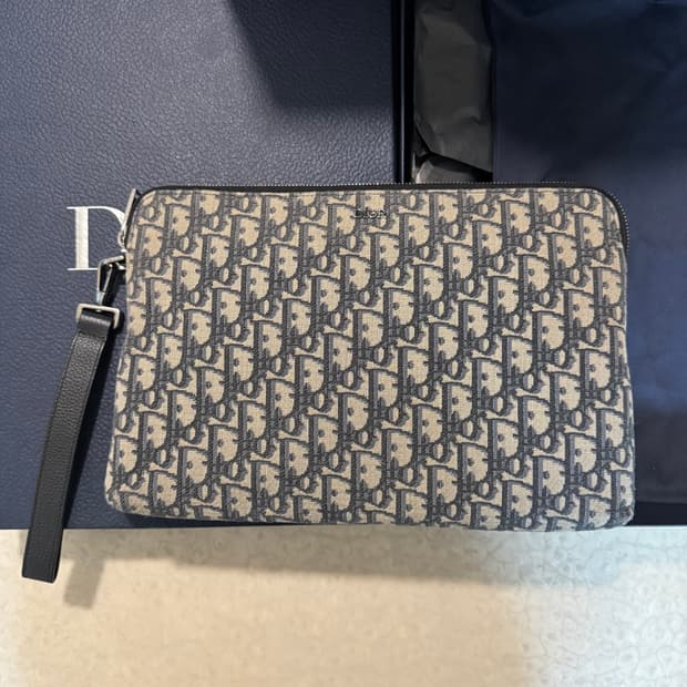 디올 트라이앵글 아이패드 클러치 A4