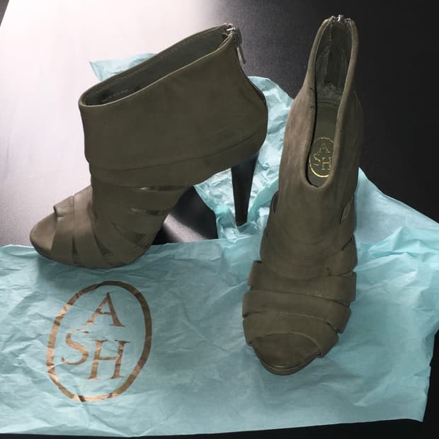 Ash 오네갸루 오픈토 스웨이드 하이힐