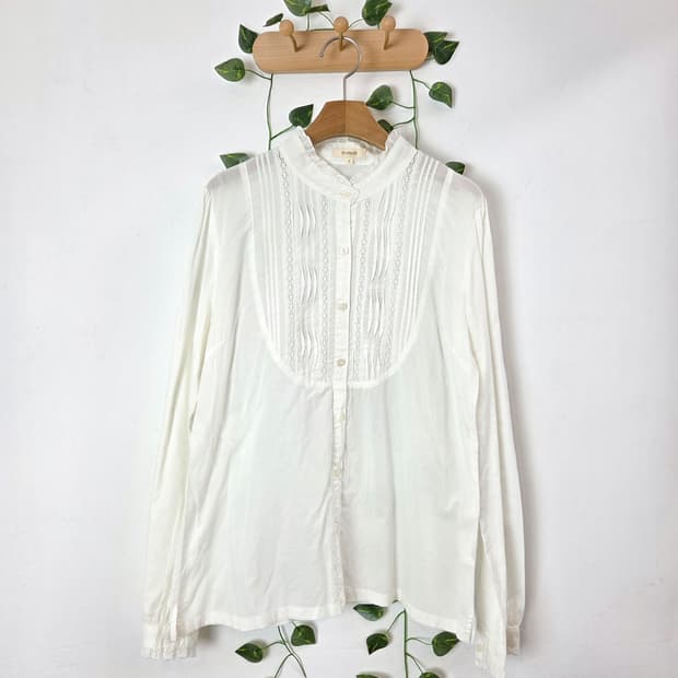 핀턱 디테일 블라우스