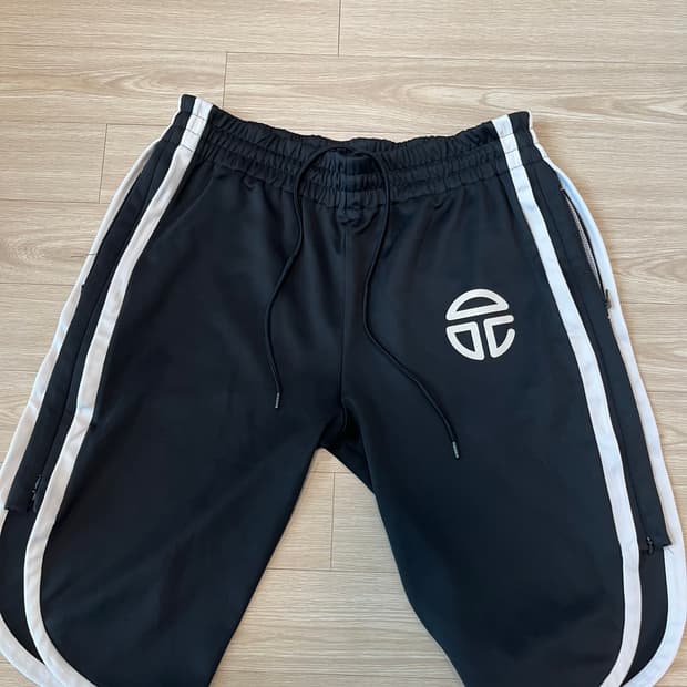 telfar capri track -black