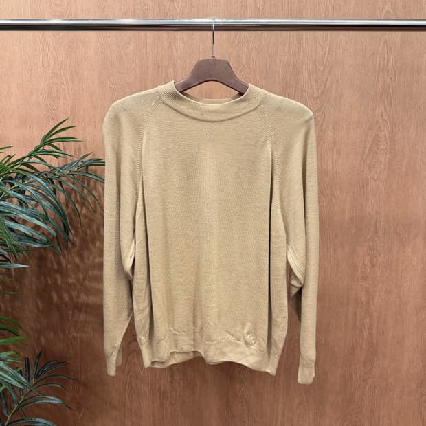 버버리 라운드넥 긴팔 니트 무지 로고 자수 디테일 레귤러핏 베이지