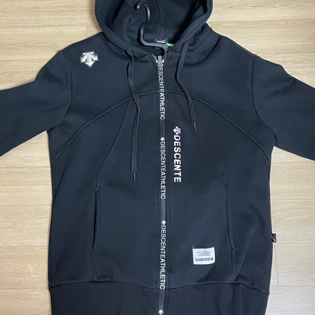 데쌍트 후드집업