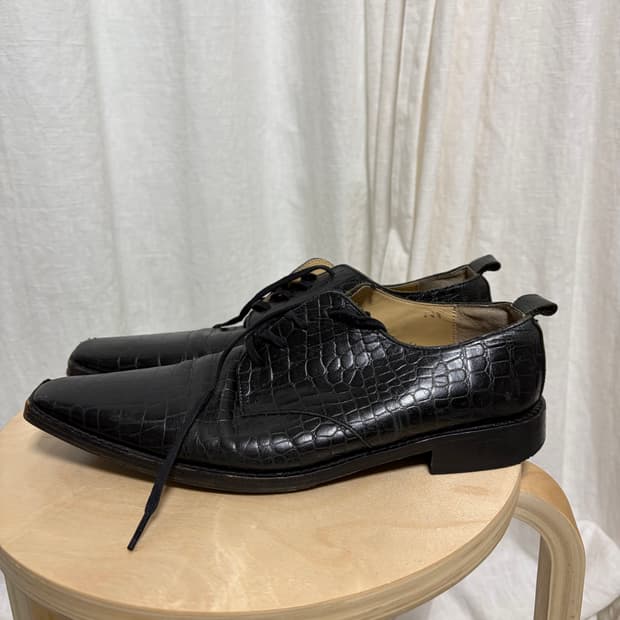 꼼데가르송 크로커다일 엠보 더비슈즈