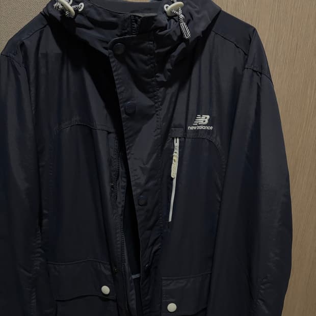 뉴발란스 바람막이 100