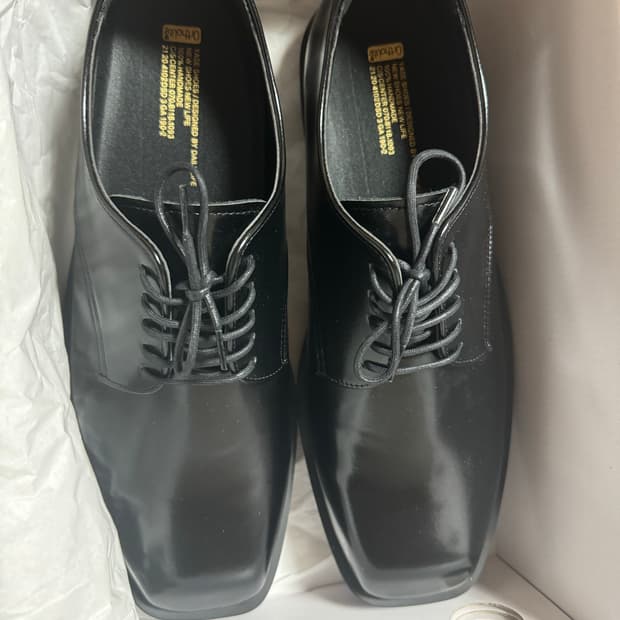 야세 미니멀 스퀘어 더비 블랙