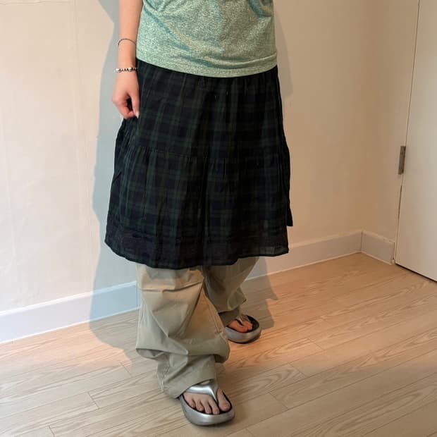 Check skirt