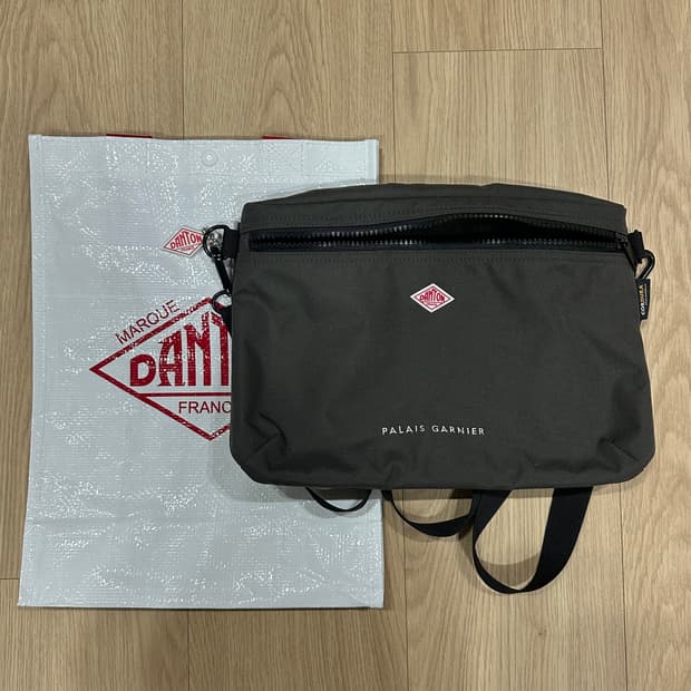 단톤 크로스백 가방 다크그레이