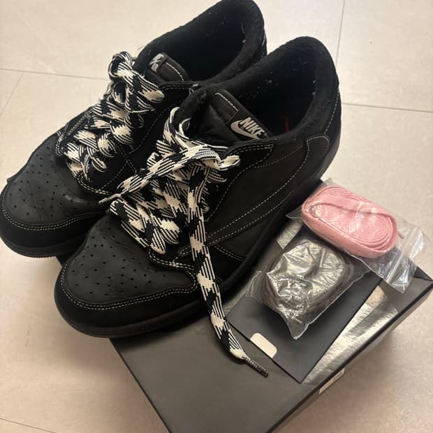 트래비스 스캇 조던 로우 팬텀 275 팝니다