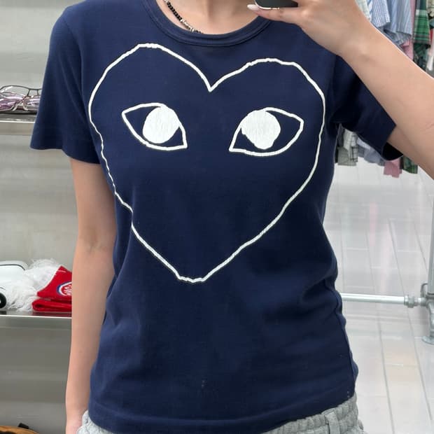 꼼데가르송 빅하트 반팔 티셔츠 네이비