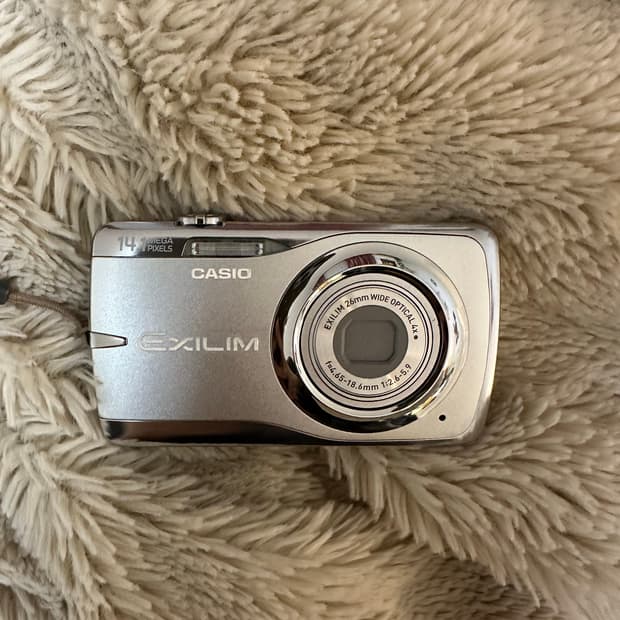 카시오 z550 디카 (차정원 디지털 카메라) (카시오 엑슬림)