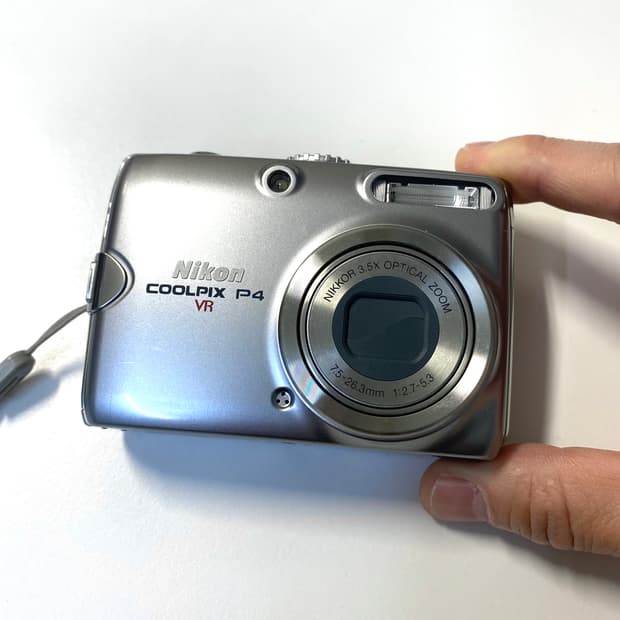 니콘 쿨픽스 P4 디지털 카메라