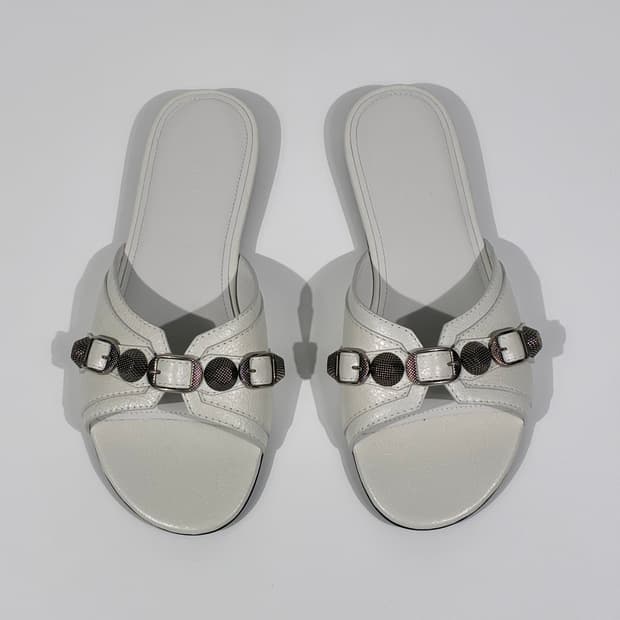 발렌시아가 카골 레더 플랫 샌들 뮬 화이트