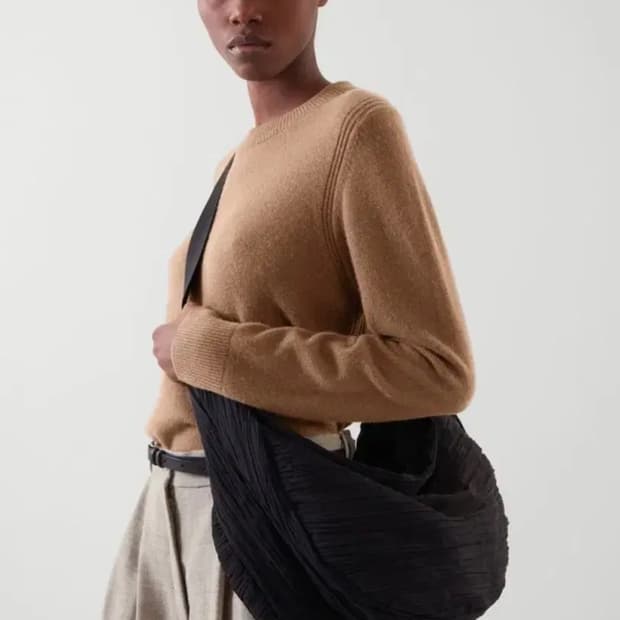 코스 스모크드 크로스백