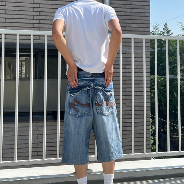 Pelle Pelle 백포켓 디테일 버뮤다 팬츠