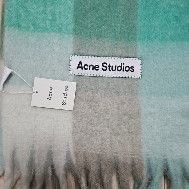 Acne Studios 모헤어 체크 머플러