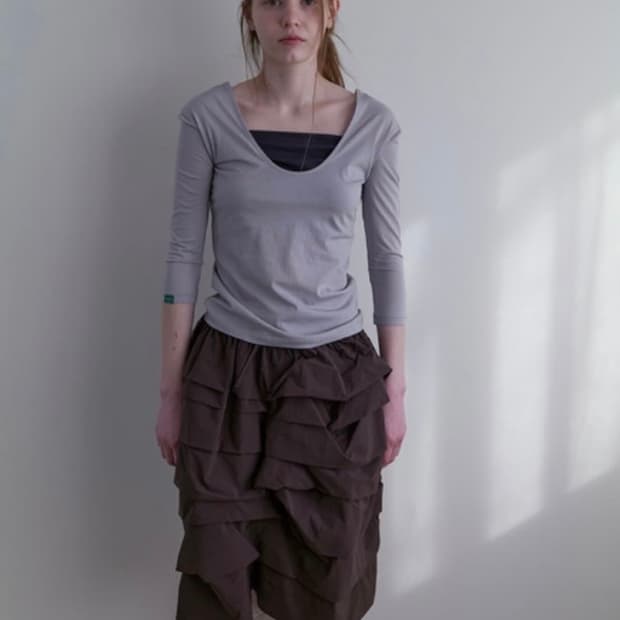 노컨텐츠 나일론 핀턱 스커트 브라운