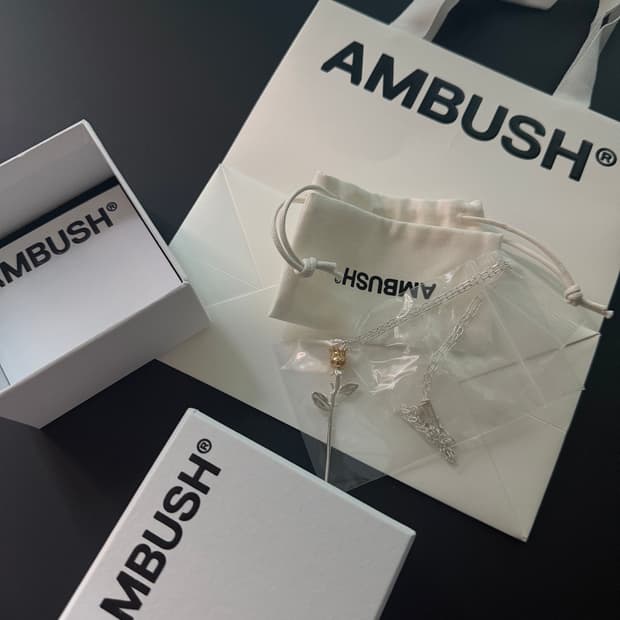ambush ROSE CHARM NECKLACE