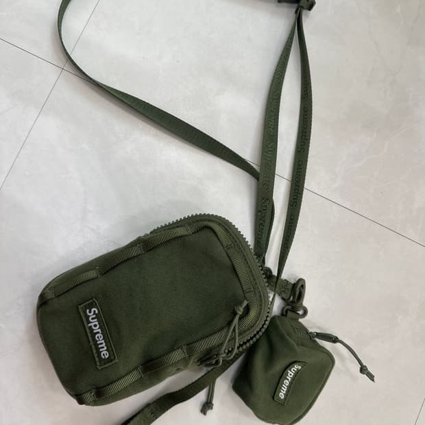 슈프림 가방 정품 새상품이나 다름 없음 