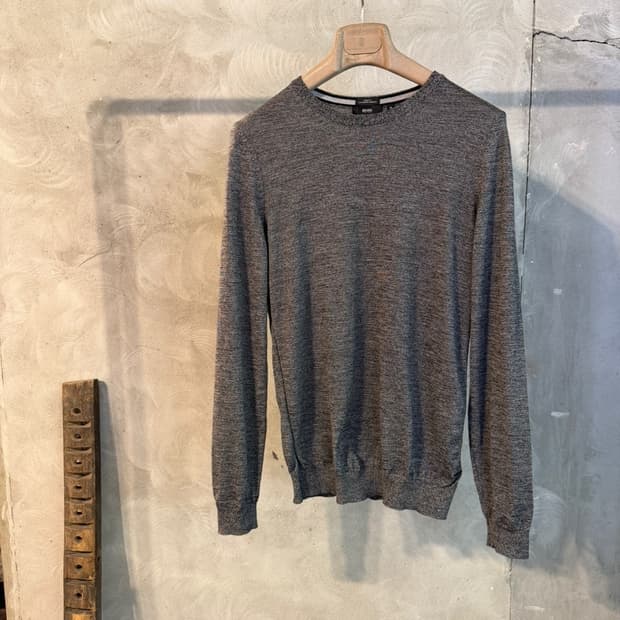 휴고보스 블랙라벨 크루넥 니트 100