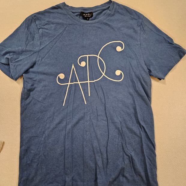 APC 티셔츠