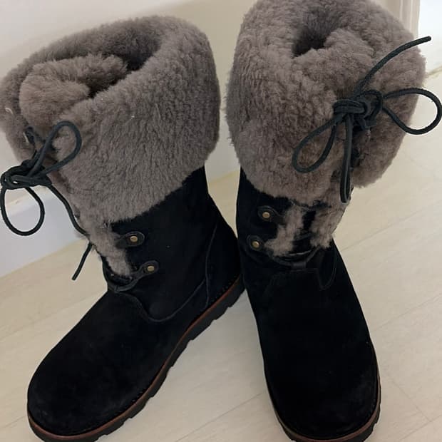 어그 레이스업 부츠 230 정품 