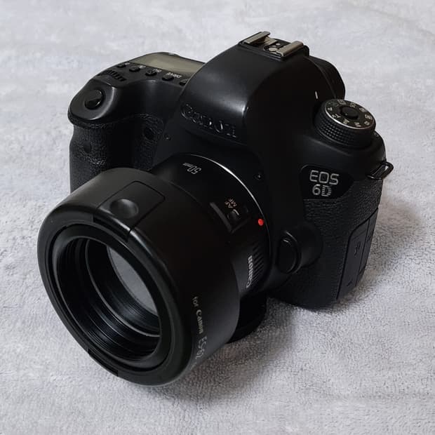캐논 디지털카메라 EOS 6D 카메라 바디만 팝니다.