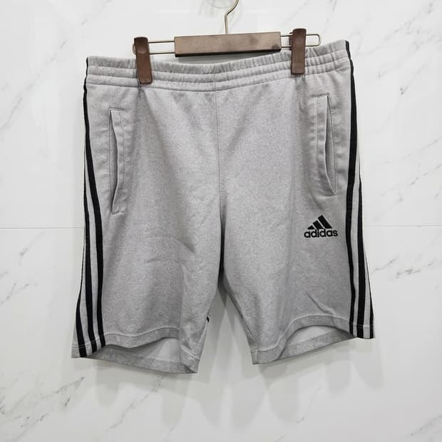 일본M,오버핏,크게나옴)) adidas 아디다스 반바지! 허리 고무줄~