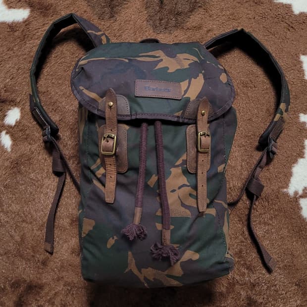 새제품 영국 직구 바버 톤다운 카모 패턴 중소형 데일리 백팩