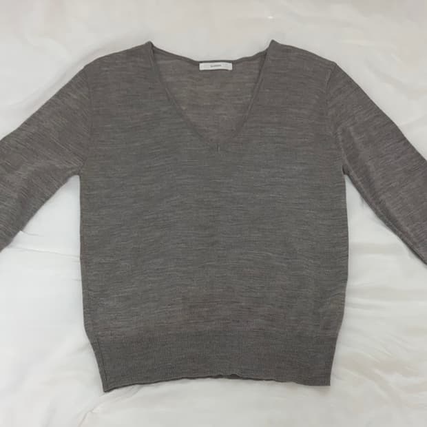 블러썸 에이치 컴퍼니 브이넥니트