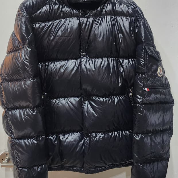 몽클레어 남성 후드 숏패딩 4사이즈 유광블랙 한글택!