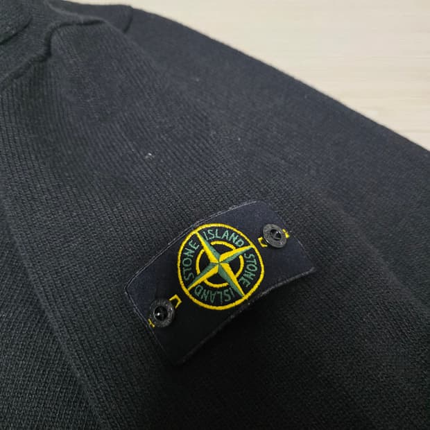 스톤아일랜드 램스울 508A3 크루넥 니트 블랙L 팝니다.