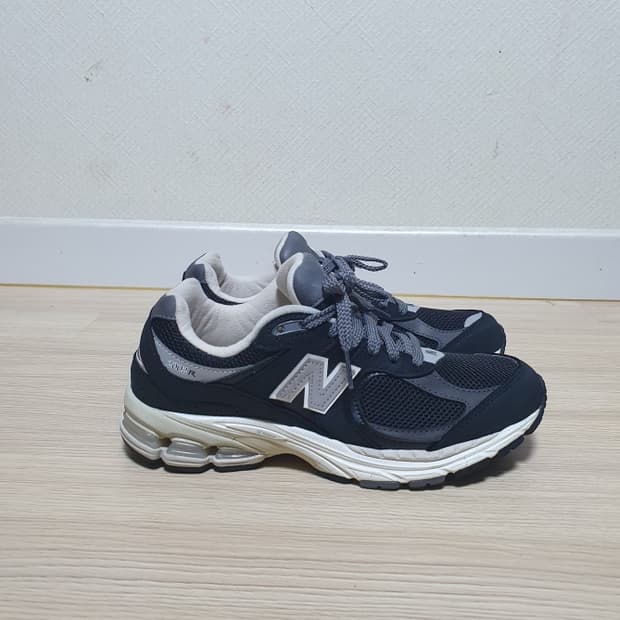 뉴발란스 2002R 운동화 245