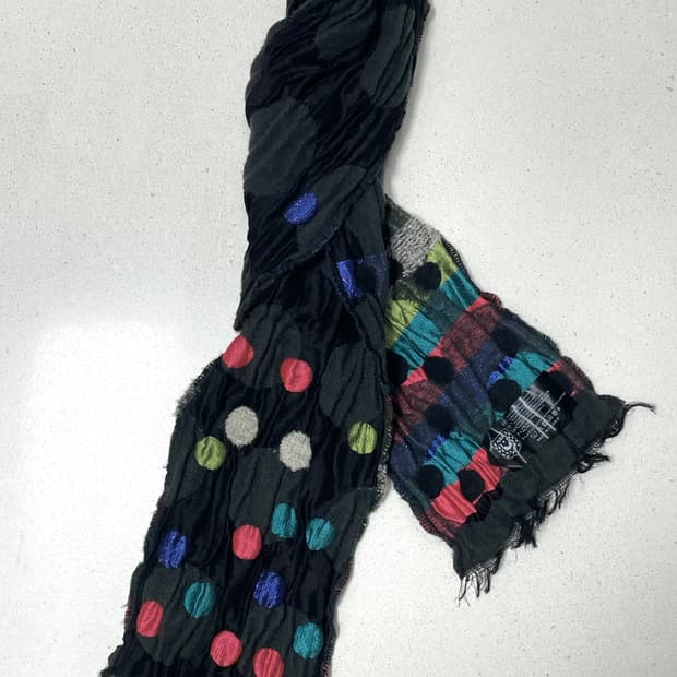 컬러 도트 플리츠 스카프