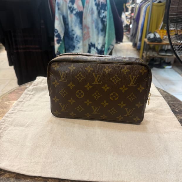 정품 루이비통 클러치 팝니다