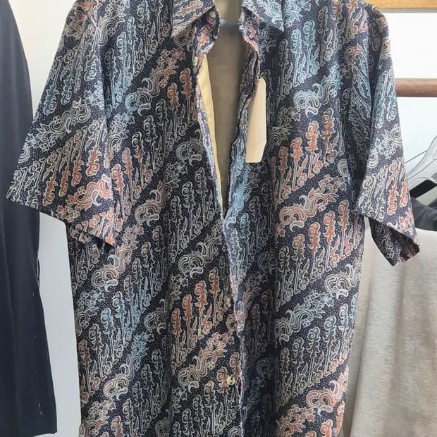 Tropical Batik 셔츠