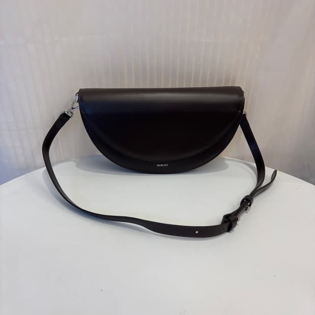 정품 아워리스트 크로스백   