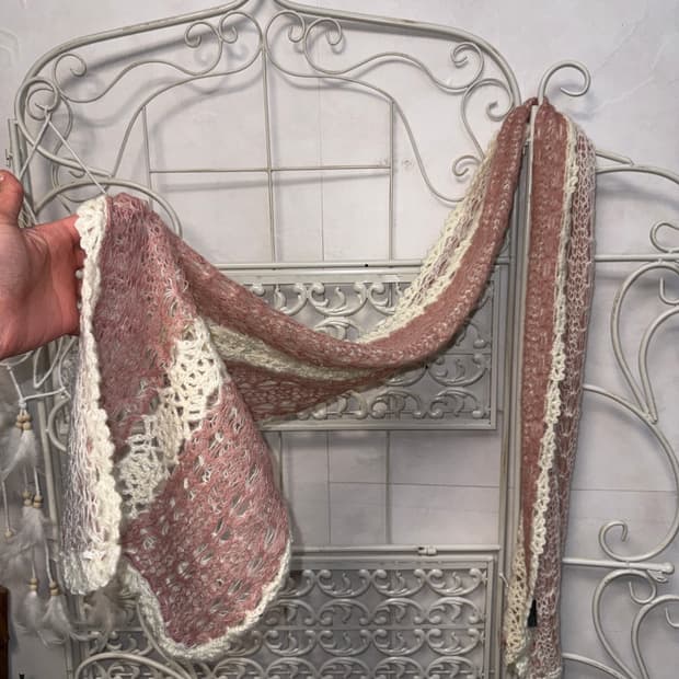 Pierre Cardin pink white crochet muffler