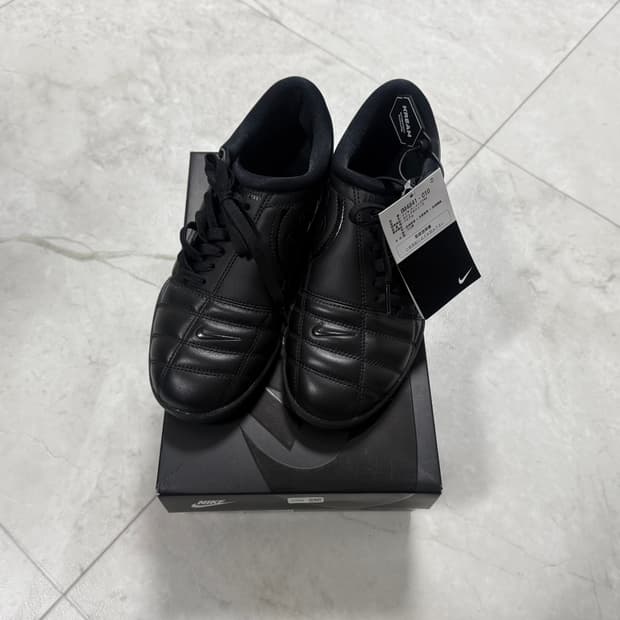 나이키 토탈90 블랙