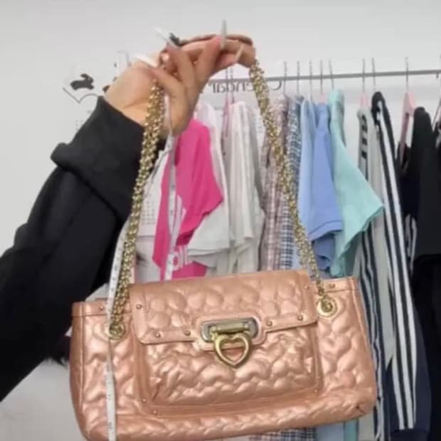 러브캣) 골드 체인 숄더백 살구핑크맛 하트퀄팅 체인백