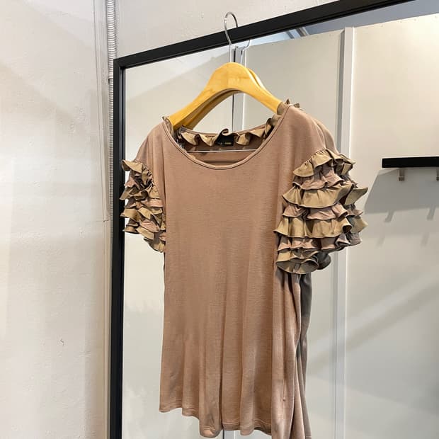 펜디 반팔 라운드넥 니트 레이어드 프릴 소매 넥 디테일 루즈핏 브라운