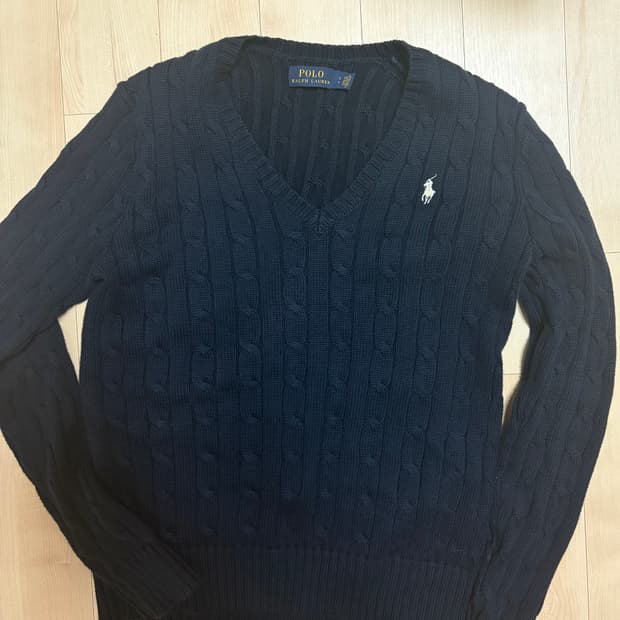 폴로 브이넥 니트