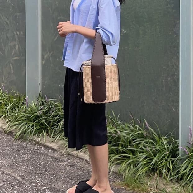 Max Mara 라탄 버킷백 브라운