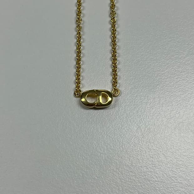 디올 목걸이