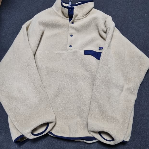 파타고니아 신칠라 앨캡카키 (오트밀베이지)