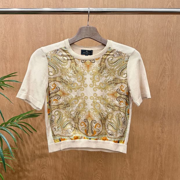 에트로 반팔 크롭 니트 페이즐리 패턴 라운드넥 디테일 슬림핏 베이비 핑크