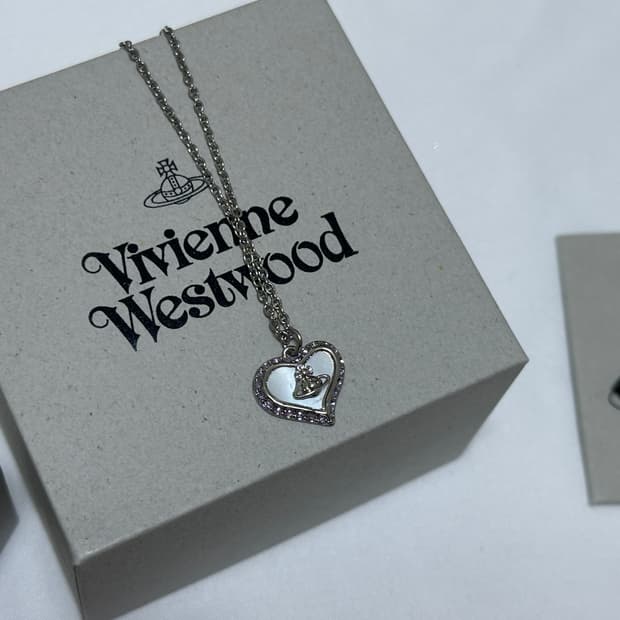 비비안 웨스트우드 자개 하트 목걸이 퍼플